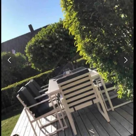 בית נופש Sjarmerende Og Solrikt Hus Naer Strender Pa *