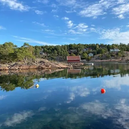 Sjarmerende Og Solrikt Hus Nær Strender På *