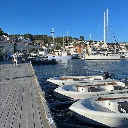 Sjarmerende Og Solrikt Hus Nær Strender På Feriehus *