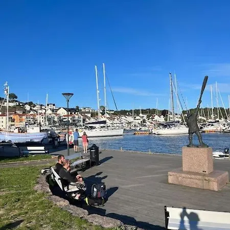 Sjarmerende Og Solrikt Hus Naer Strender Pa בית נופש Fevik