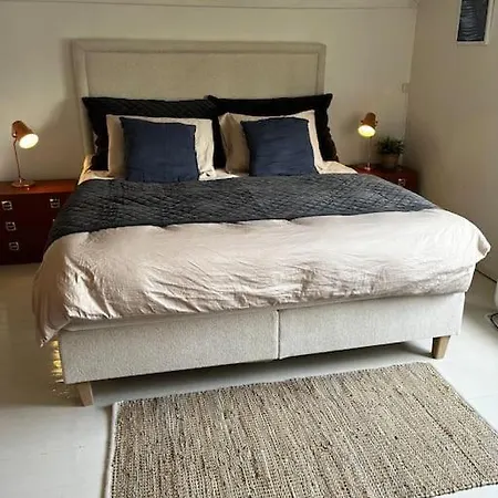 Sjarmerende Og Solrikt Hus Naer Strender Pa בית נופש *