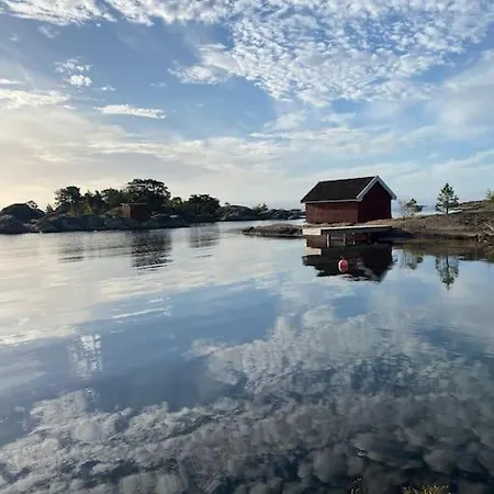Sjarmerende Og Solrikt Hus Nær Strender På *