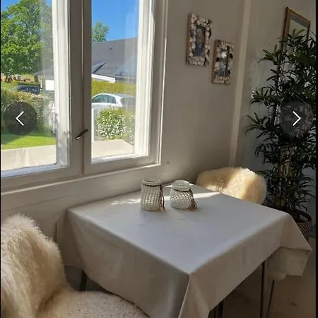 Sjarmerende Og Solrikt Hus Nær Strender På * Fevik