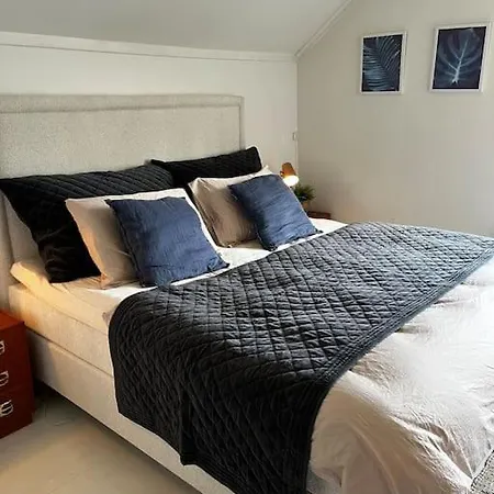 Sjarmerende Og Solrikt Hus Naer Strender Pa בית נופש