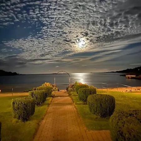 Sjarmerende Og Solrikt Hus Naer Strender Pa בית נופש Fevik