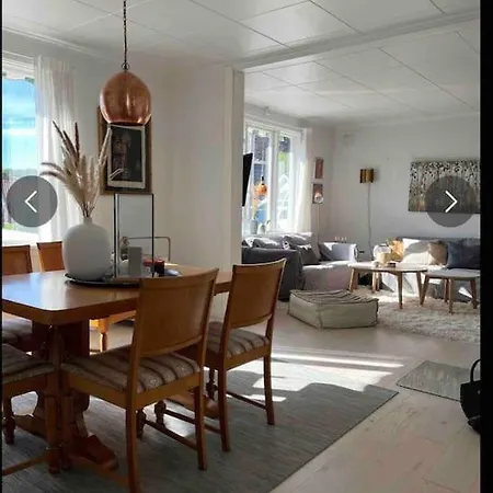 Sjarmerende Og Solrikt Hus Naer Strender Pa בית נופש